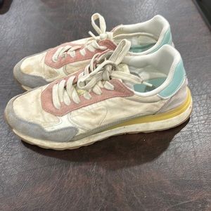 Women’s Zara sneakers